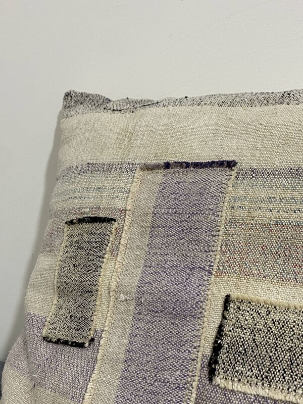 Coussin en toile ancienne style Kilim