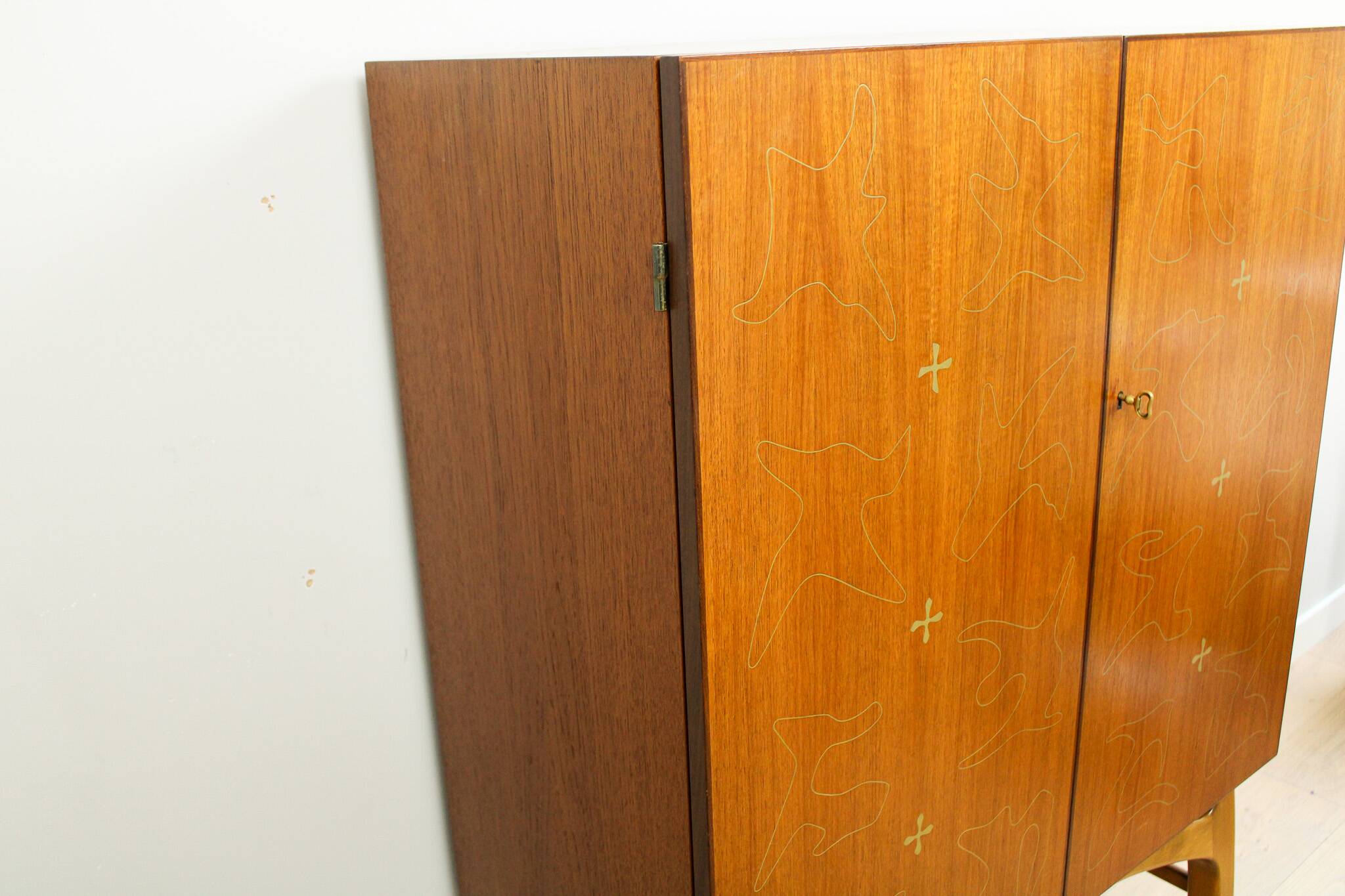 Rare armoire à cocktails/boissons vintage du milieu du siècle par AB Forenade Mobelfabrik