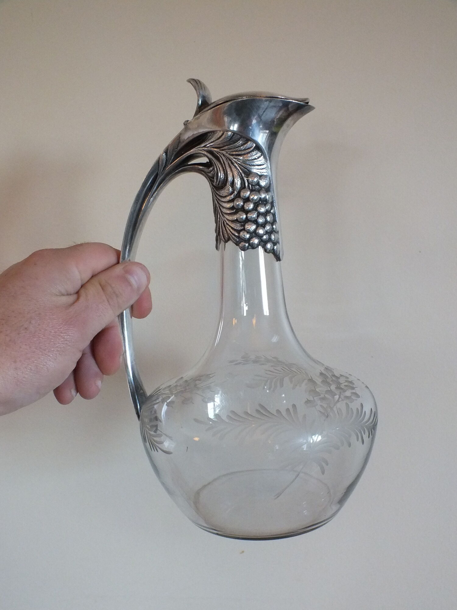 Pair of Gallia ewers in crystal and silver metal