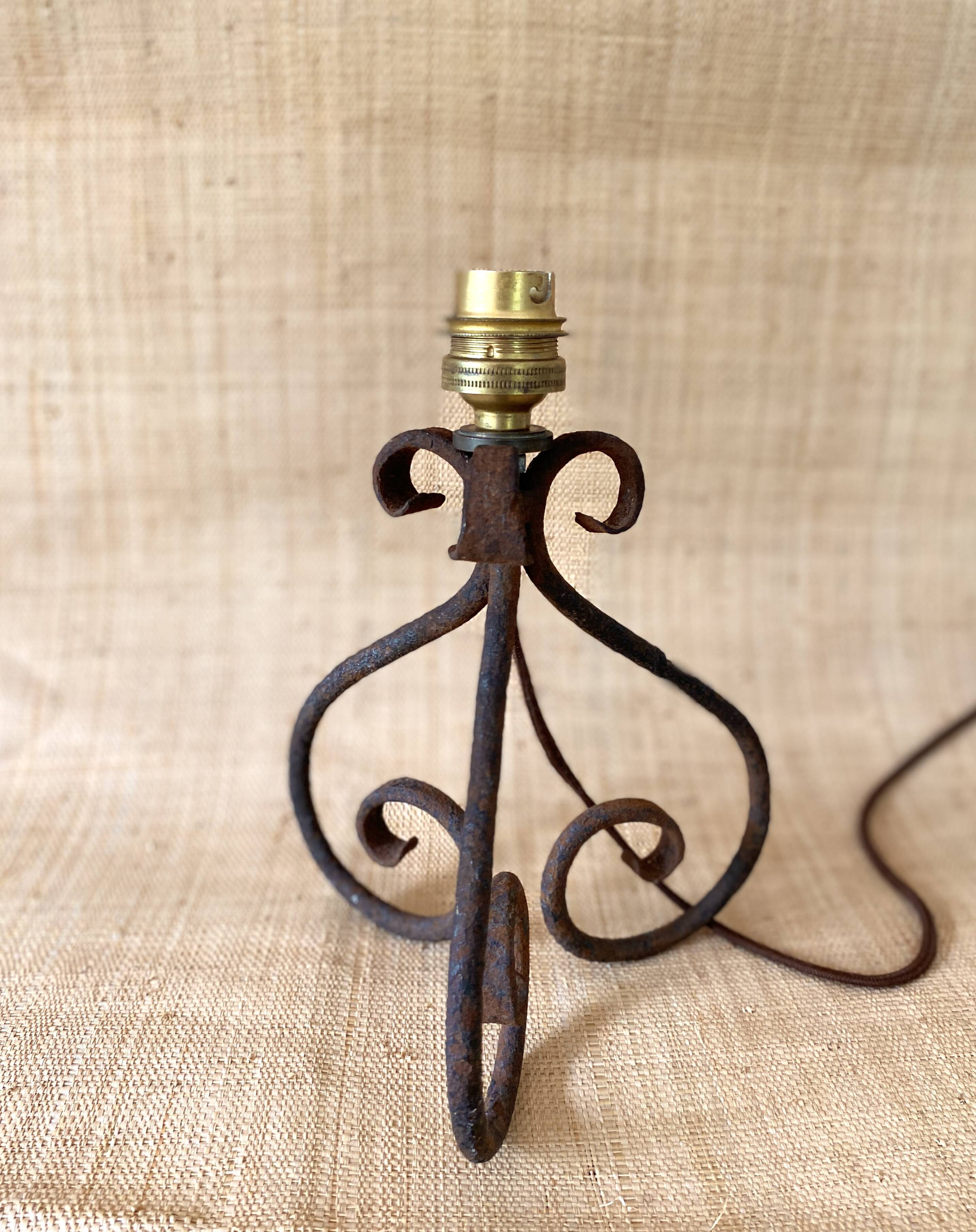 Wrought iron foot and its new 2M fabric cable