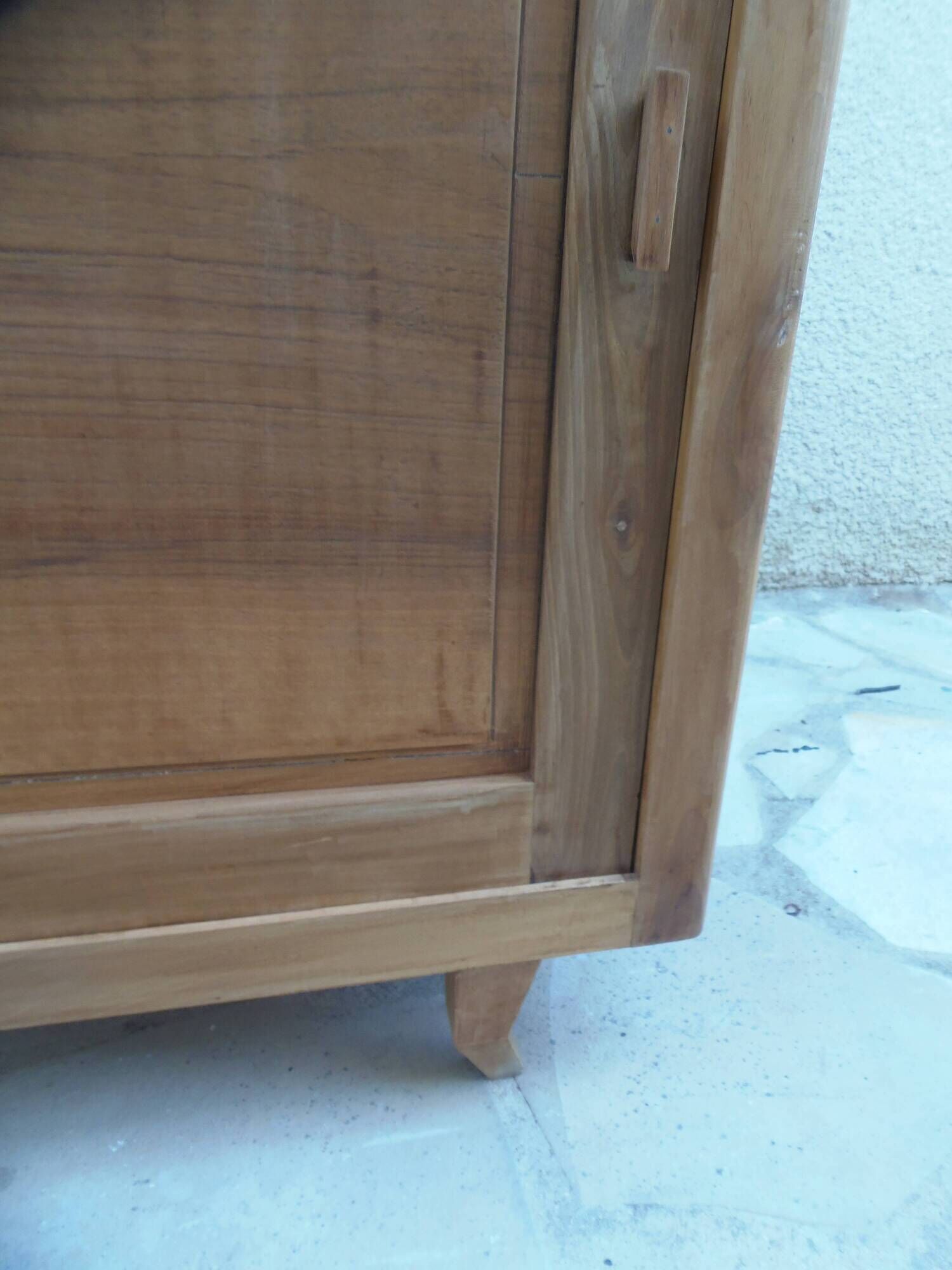 Vintage wooden buffet with a waxed finish, 2 sliding doors.
