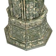 Grandes colonnes en bois sculpté