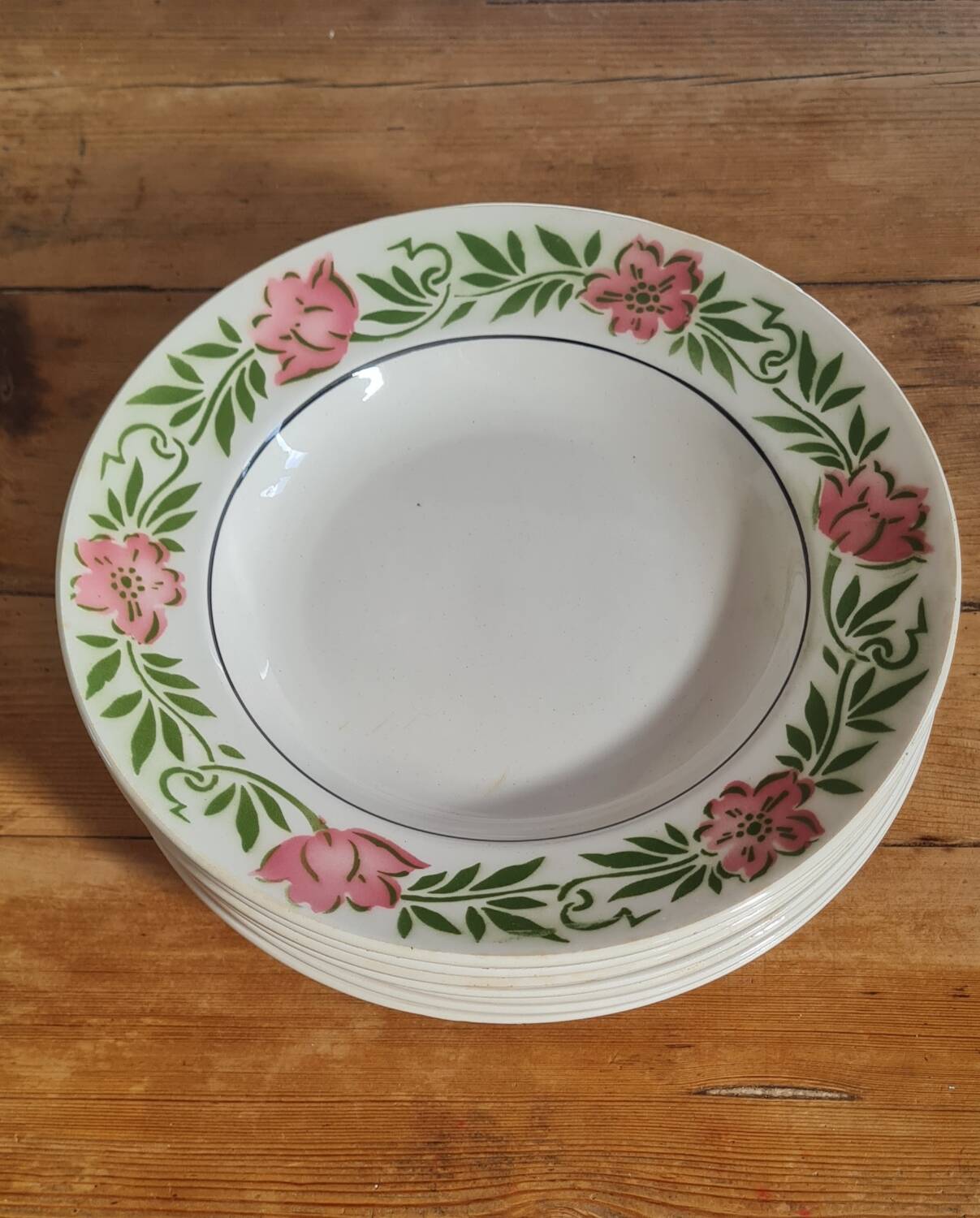 Set of 8 vintage earthenware plates
