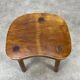 Tabouret tripode brutaliste, ferme