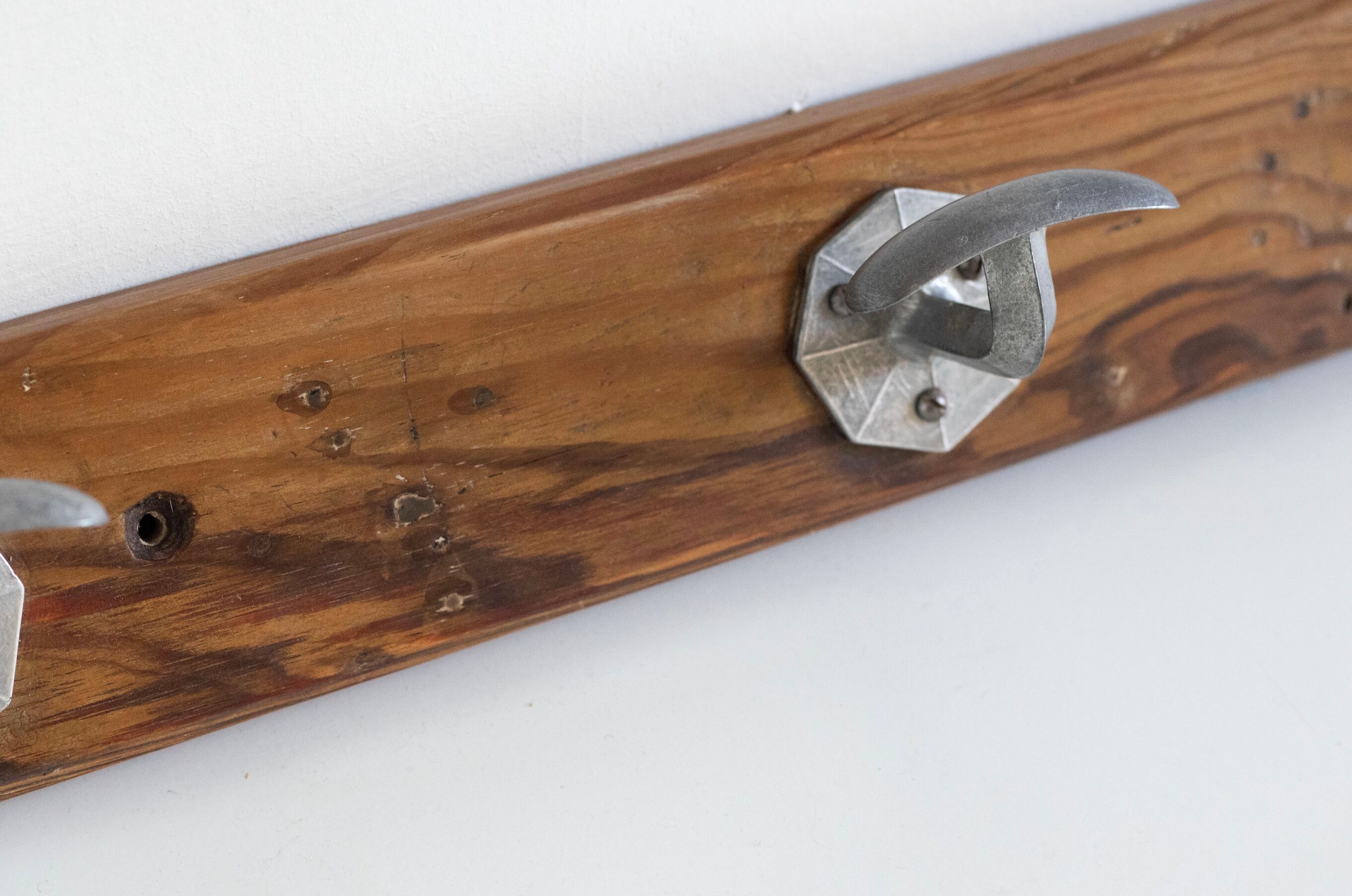 Wall coat rack in wood and metal