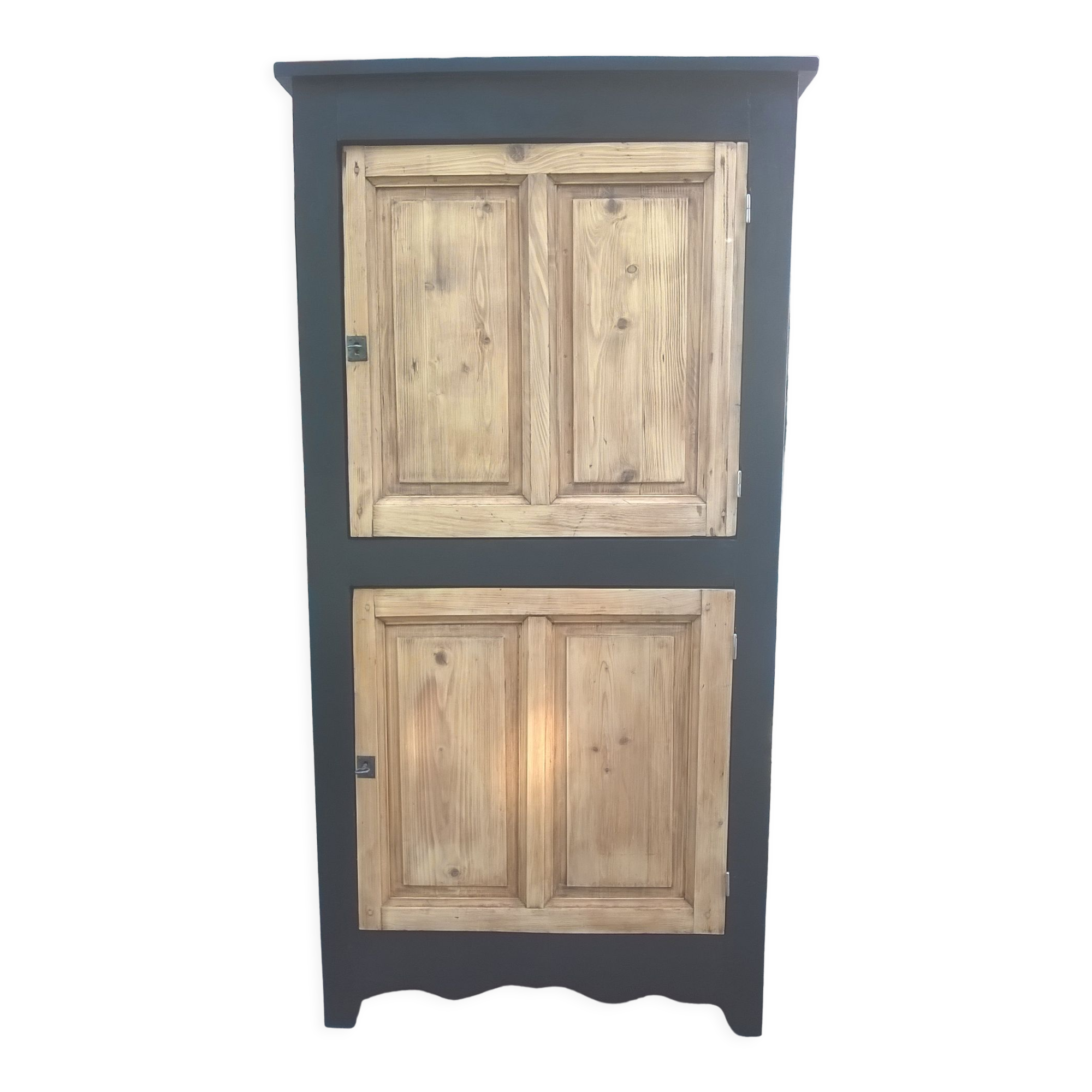 Cabinet patina black and green