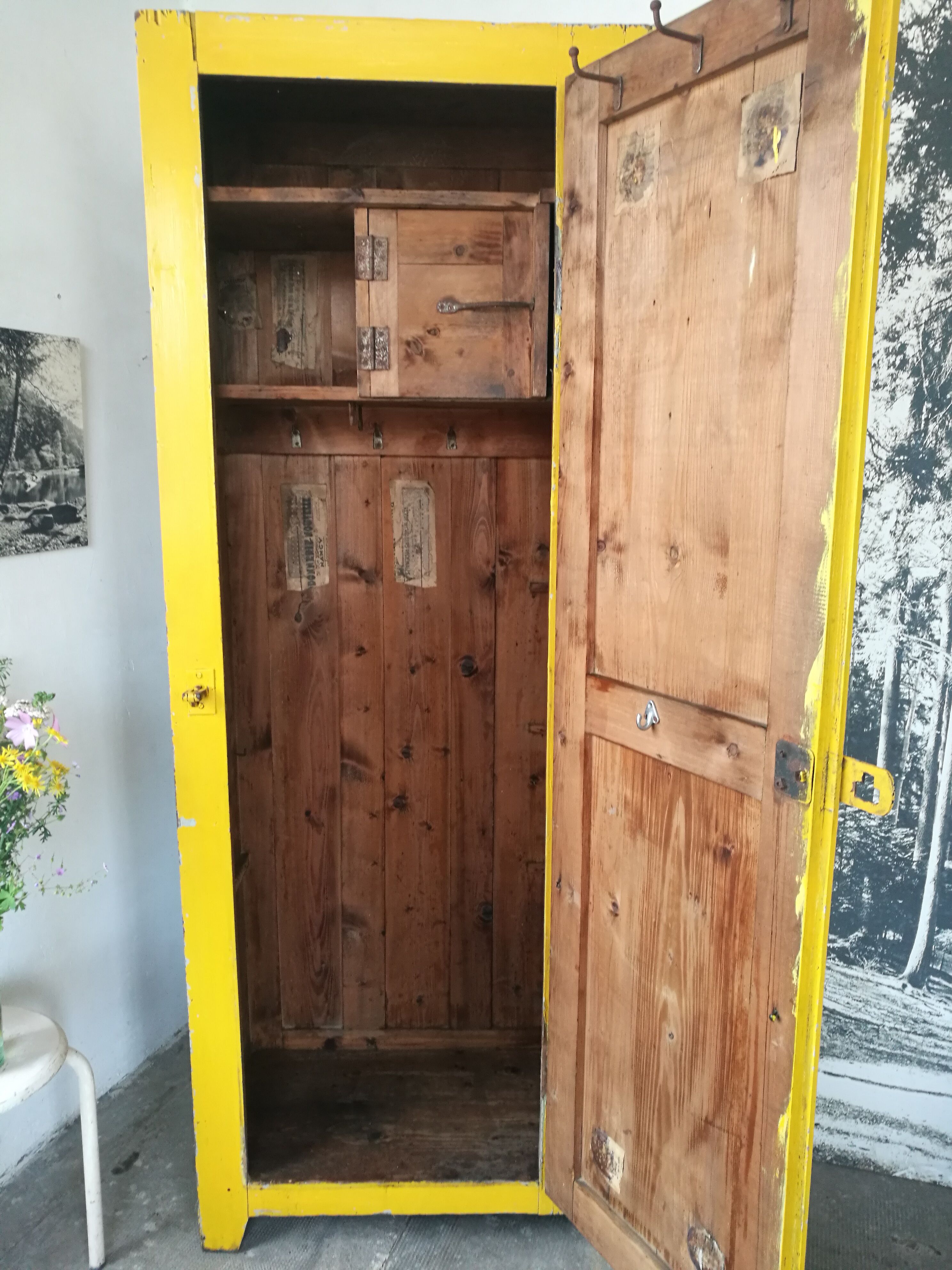Wardrobe, fir cloakroom of the 20s