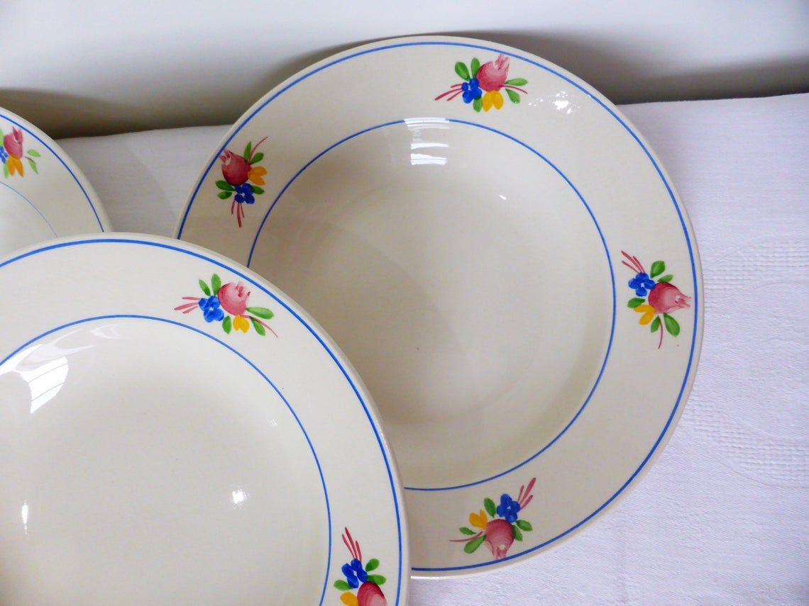 Set of 4 soup plates from the Gien factory, Nice model, in porcelain