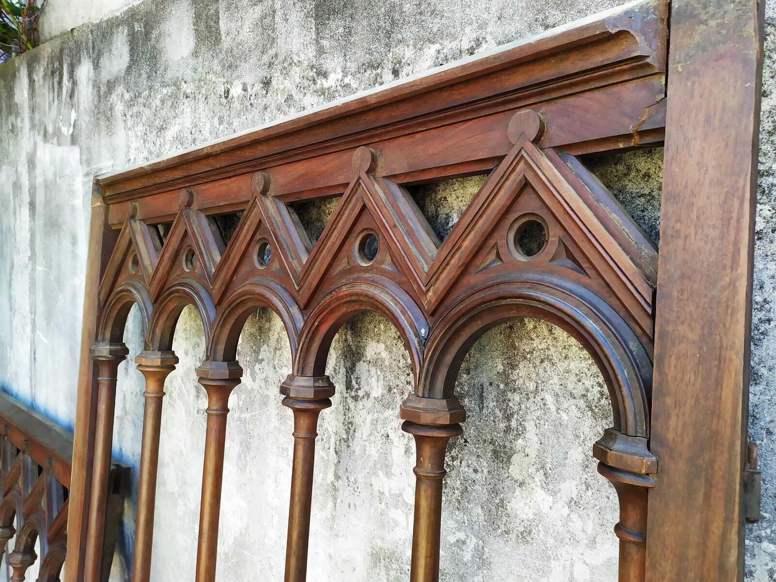 Boiserie claustra style gothique