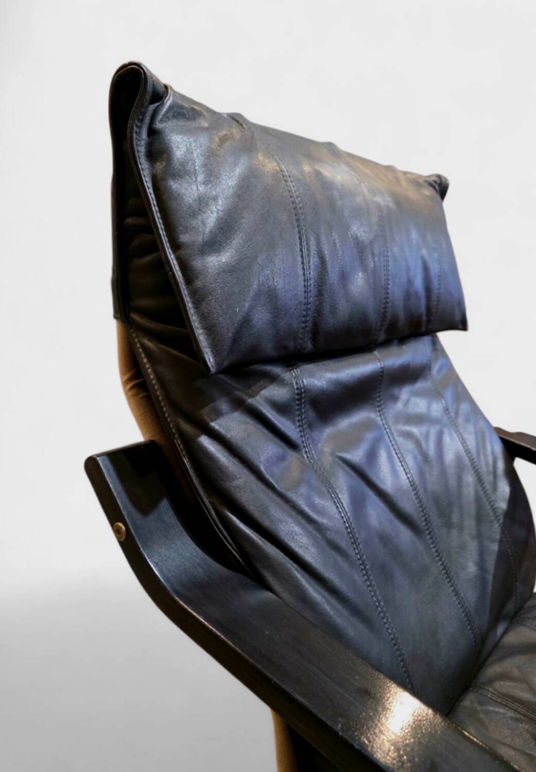 Pair of Poäng Armchairs / N. Nakamura