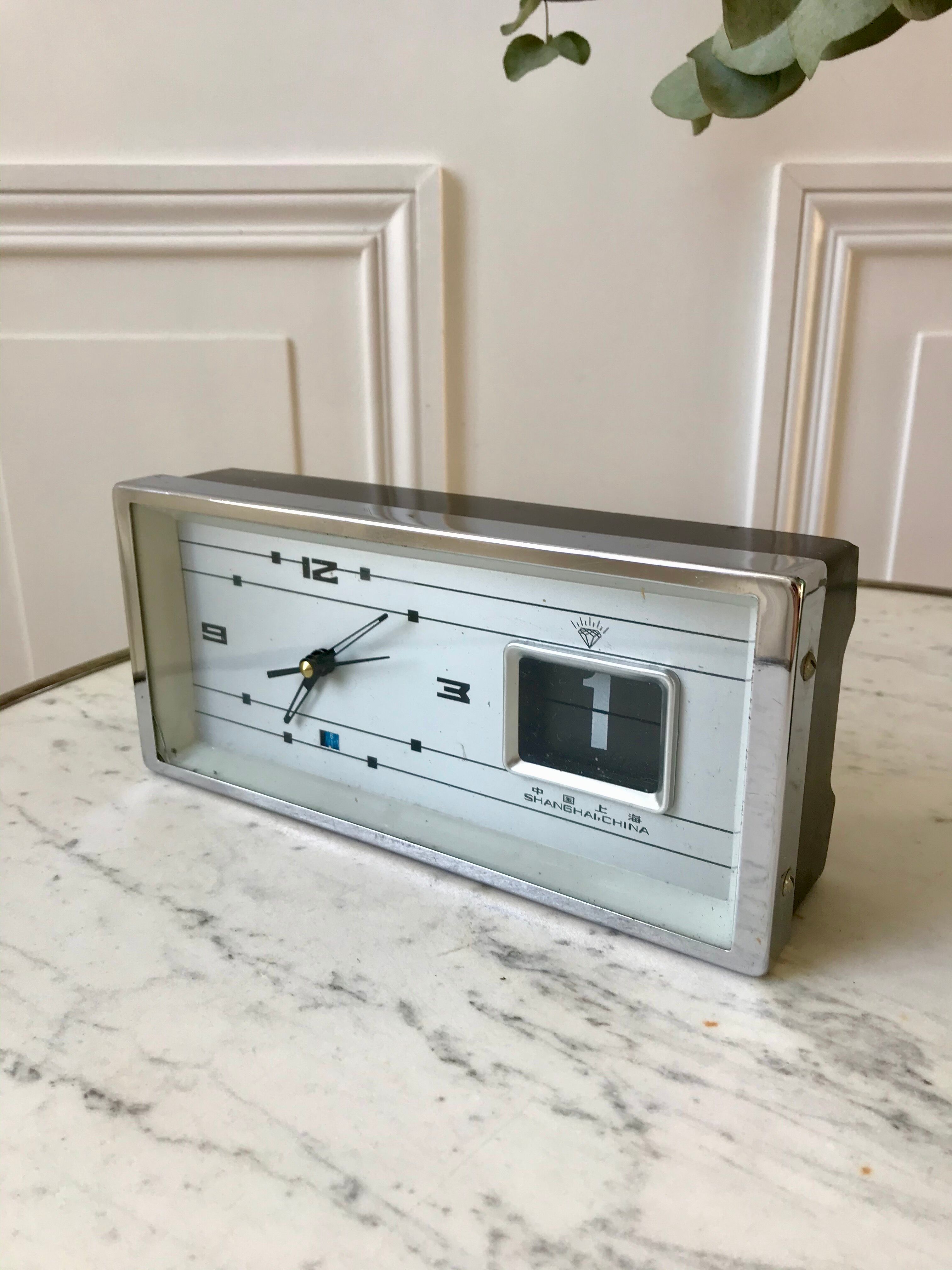 Vintage alarm clock Shanghai China Diamond 70s
