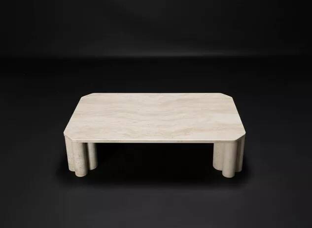 Table basse en travertin de l'éditeur italien Up&Up.
