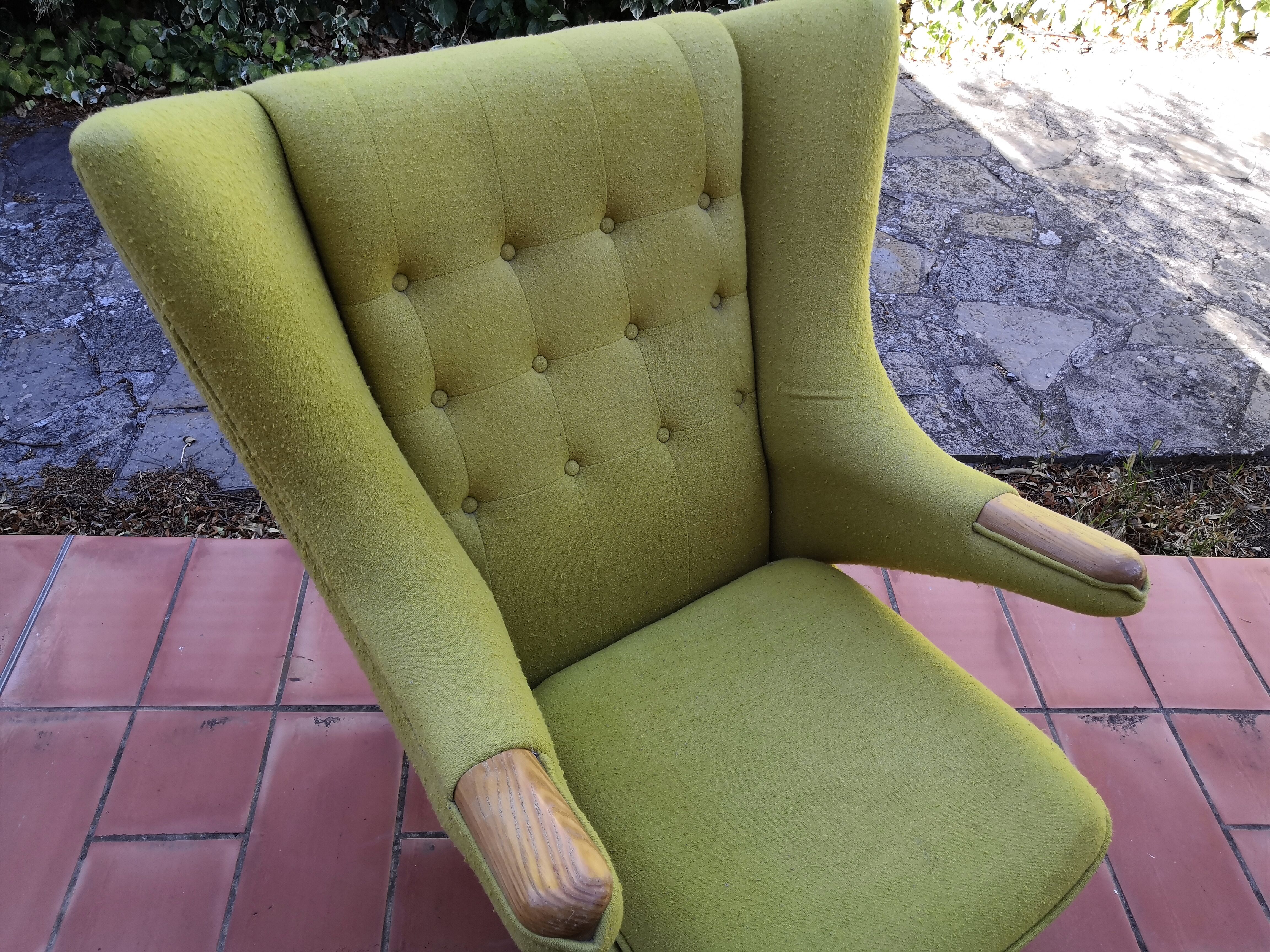 Fauteuil et repose-pieds vintage Papa Bear en tissu bouclette vert et chêne