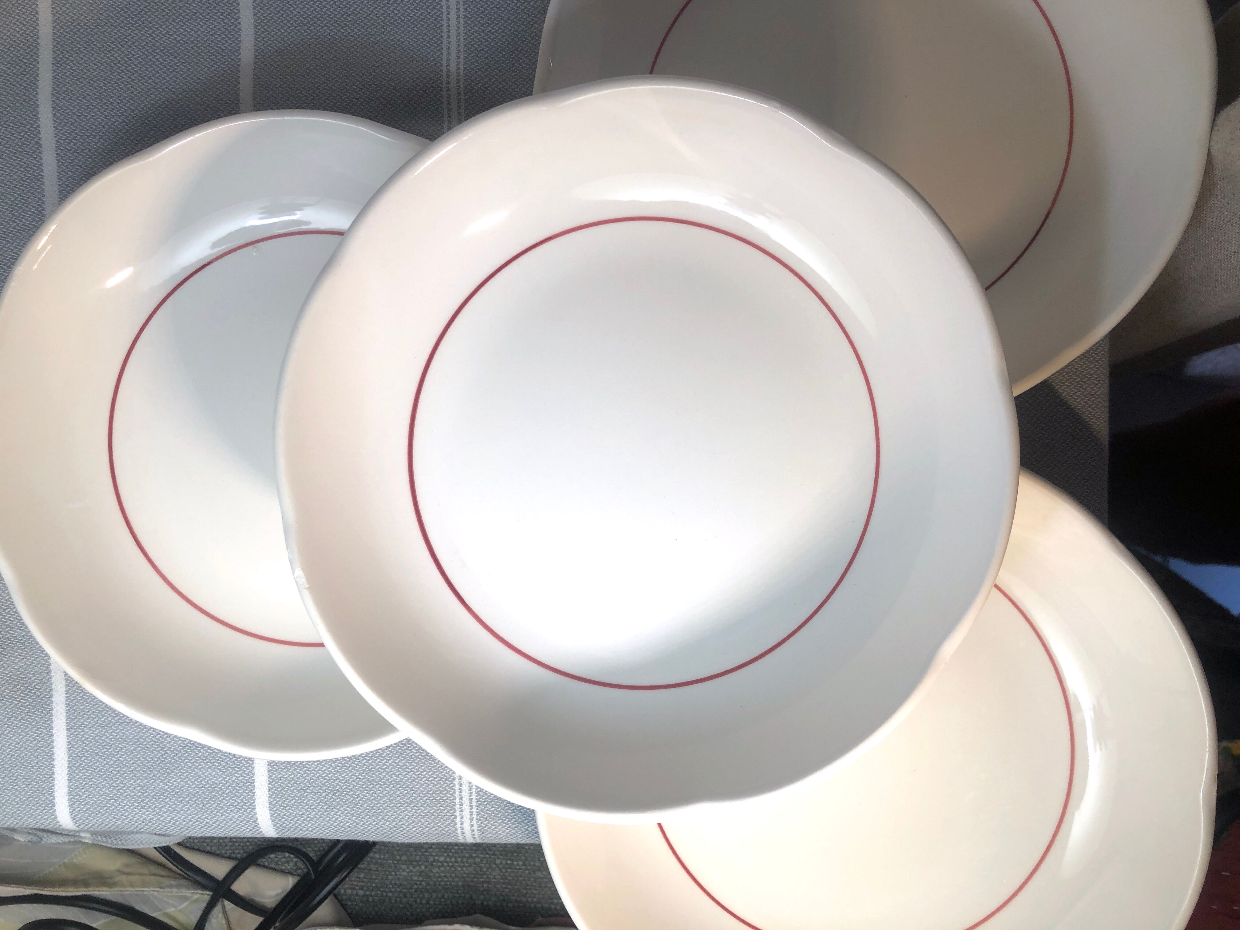 Hollow plates and vintage dessert Cream Raspberry Line