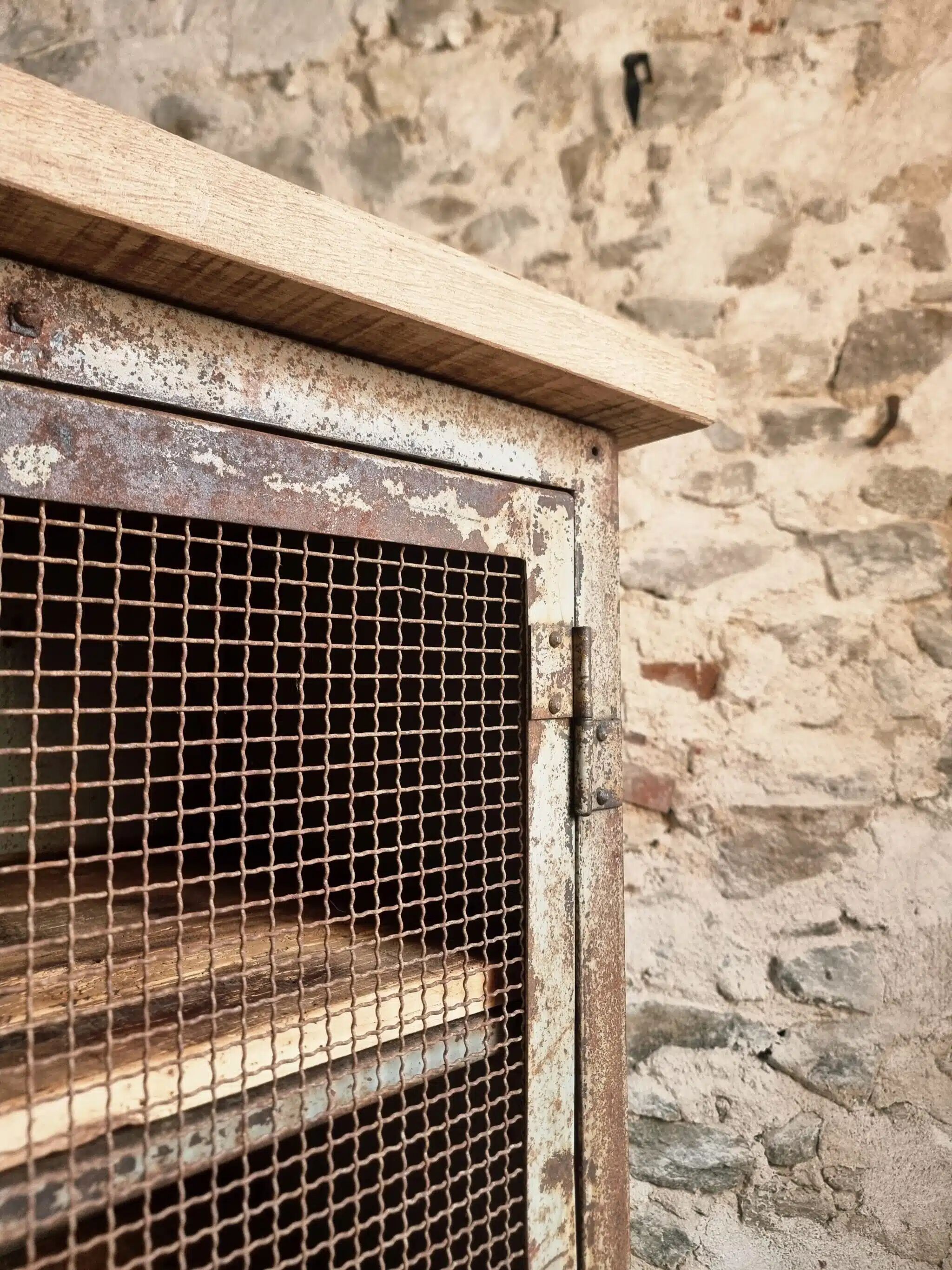 Rare French industrial military cabinet – Air Ministry, 1956 – Metal storage with oak top and wooden shelves
