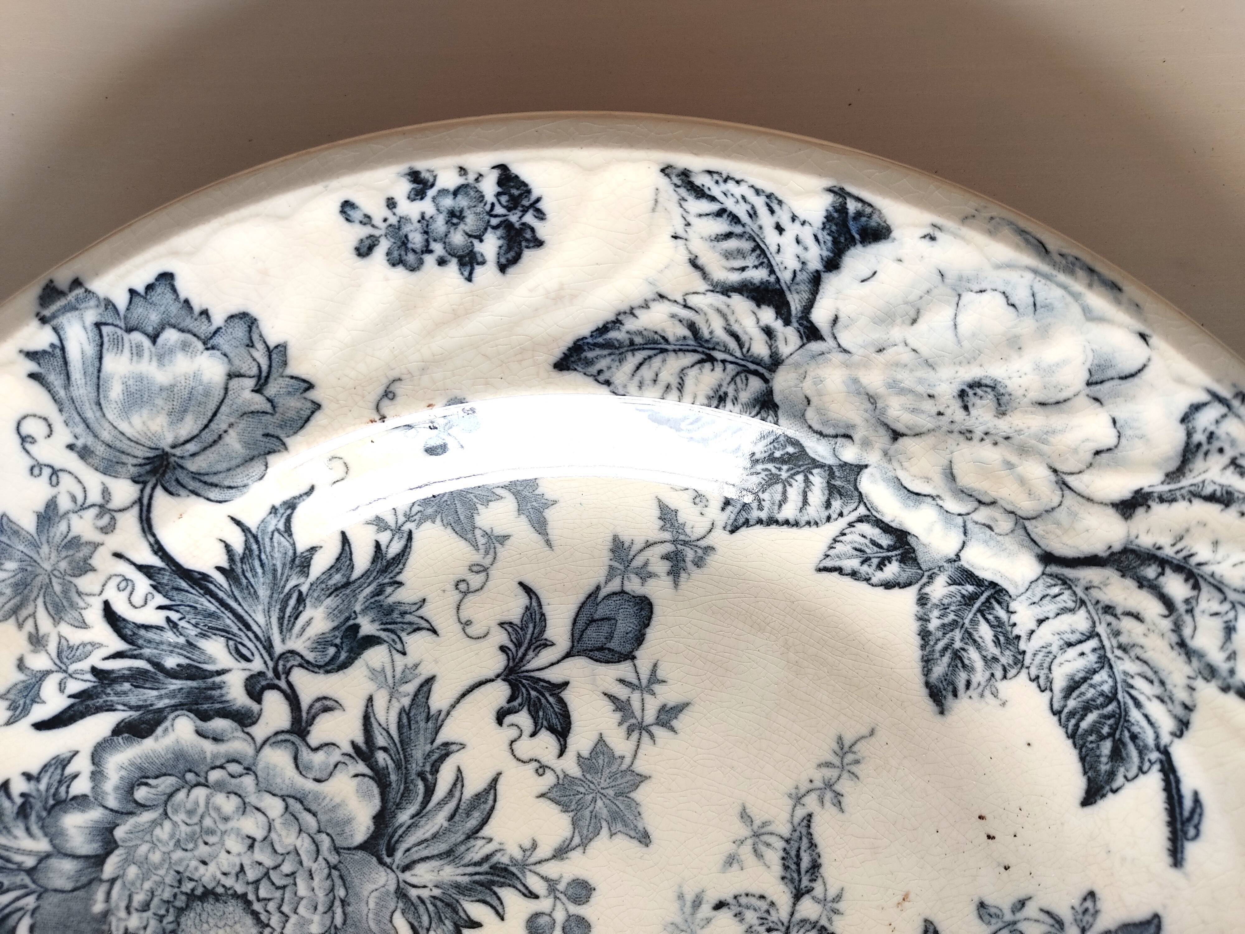 Flat earthenware blue flowers model Glory 31.5 cm