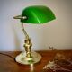 Lampe de notaire opaline verte vintage