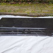 Pompadour fireplace with black marble modillions