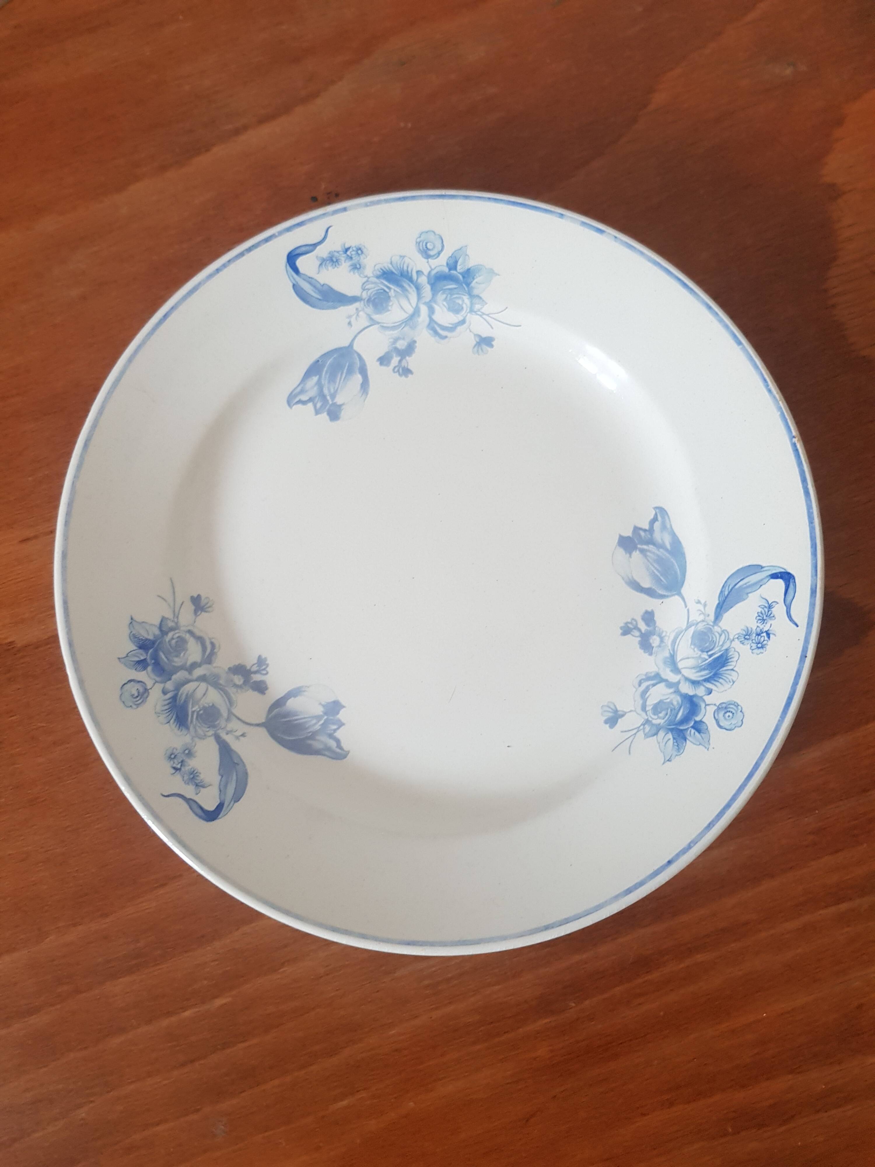 Set of 6 vintage plates made in France