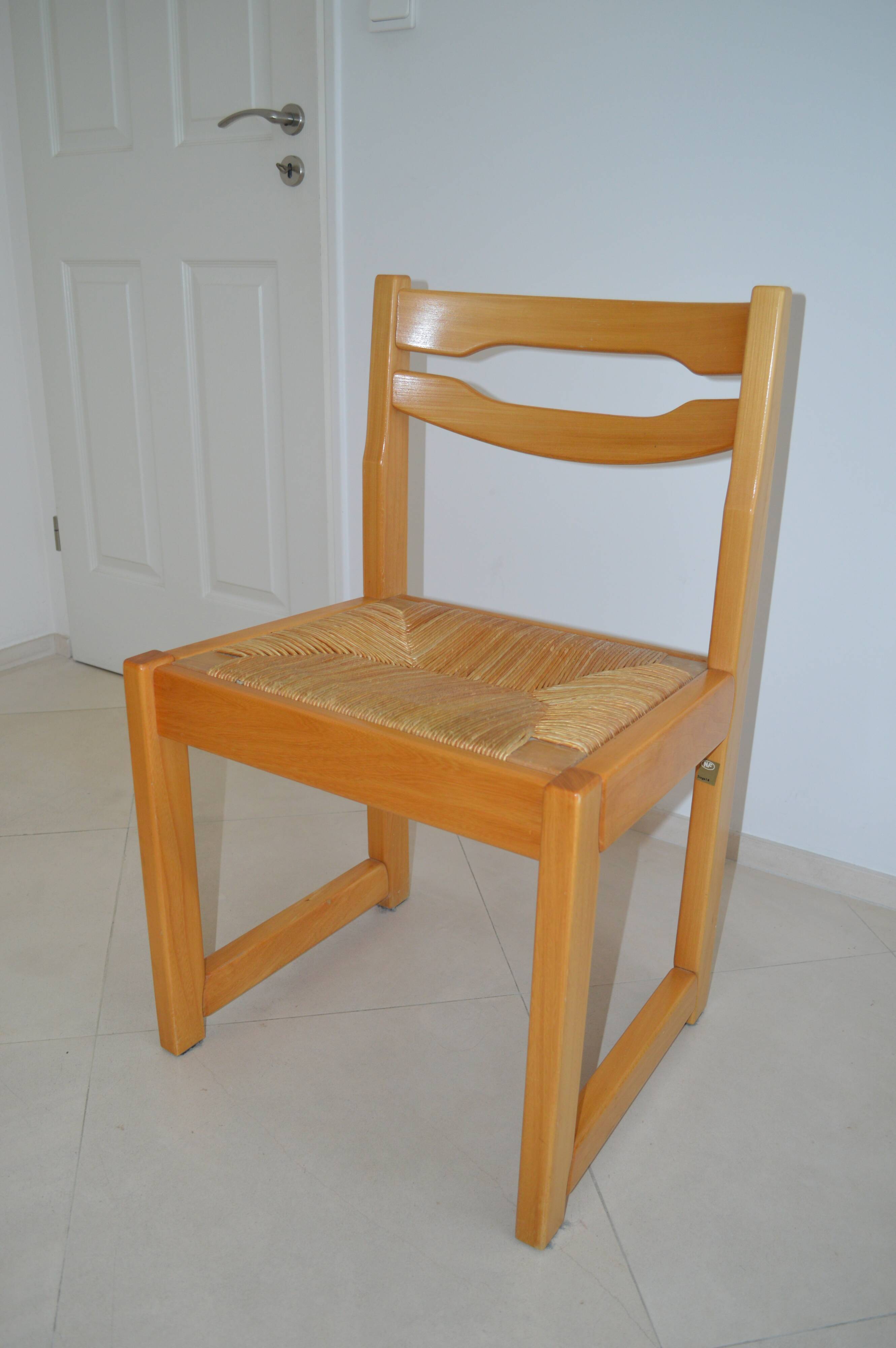 Chair made of solid elm, with a straw seat.