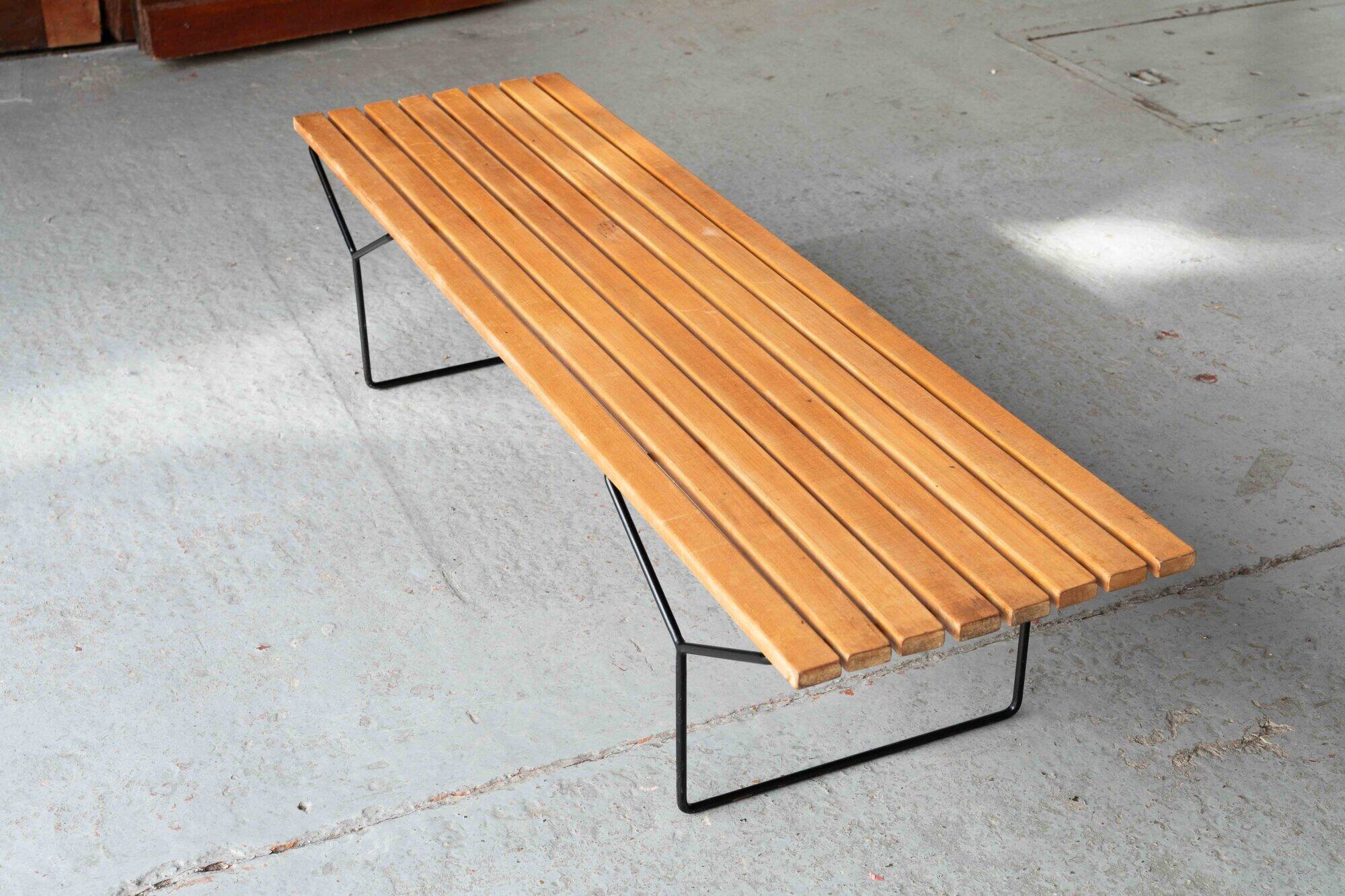 Slatted bench '400' by Harry Bertoia