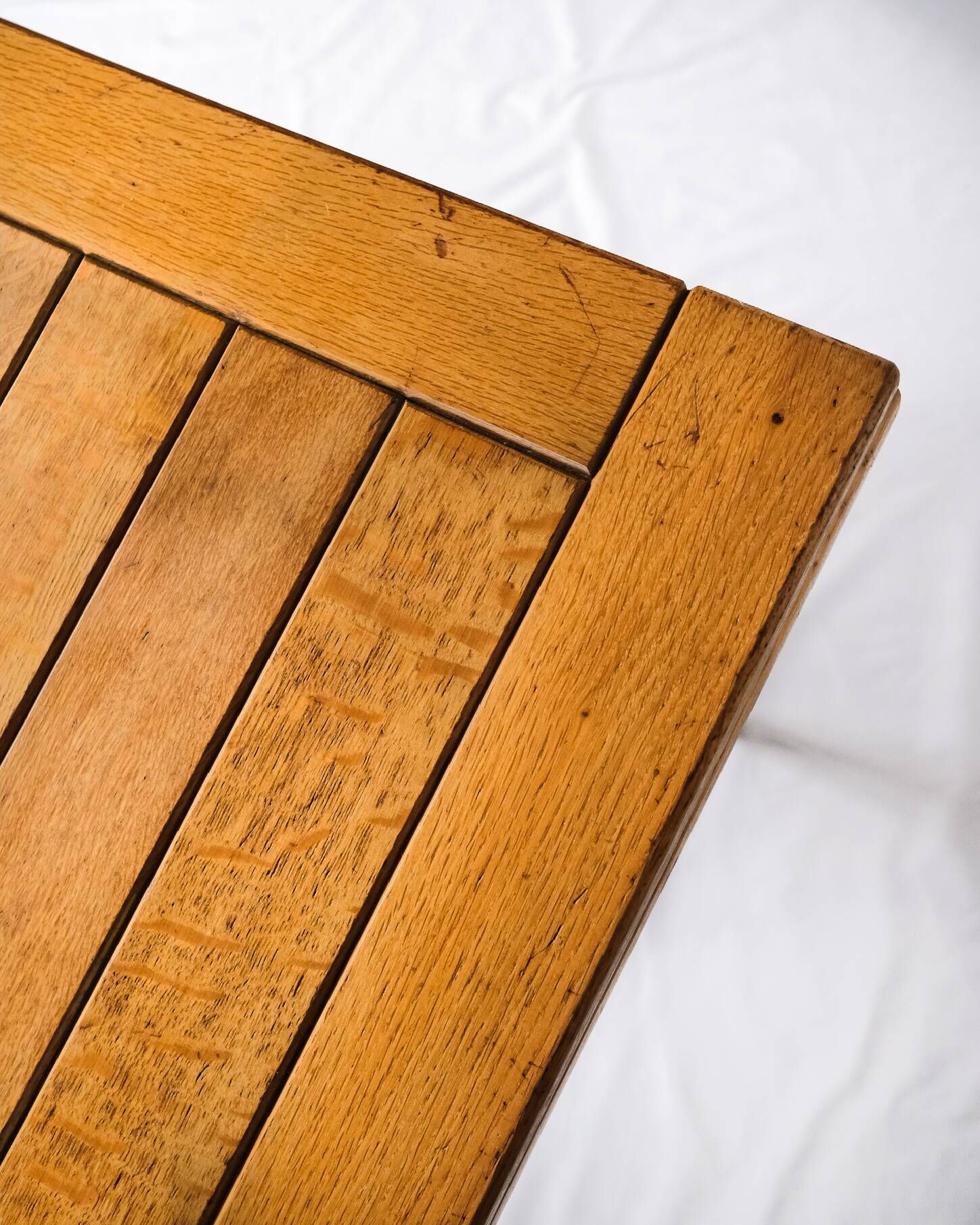 Extendable oak table in the style of Guillerme and Chambron, France 1960s