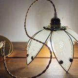 Fleur en verre cerclée de laiton