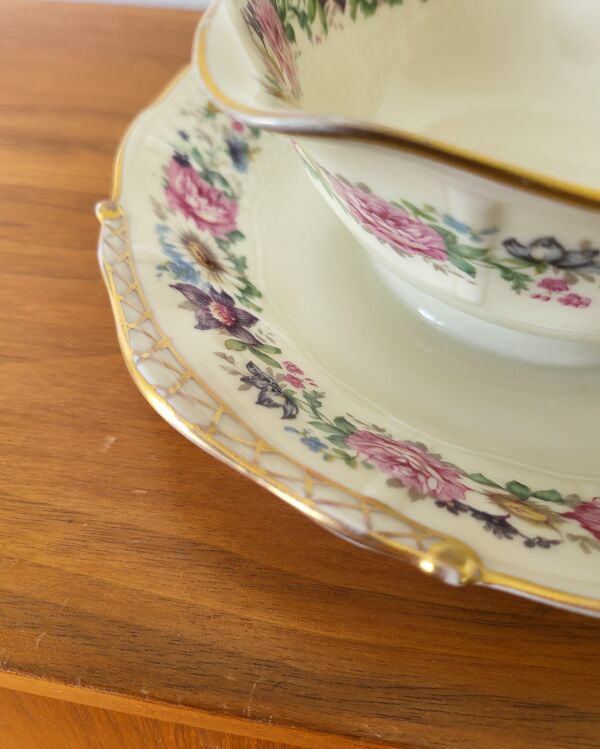 Limoges Bernardaud. Saucière en Porcelaine Décors floraux
