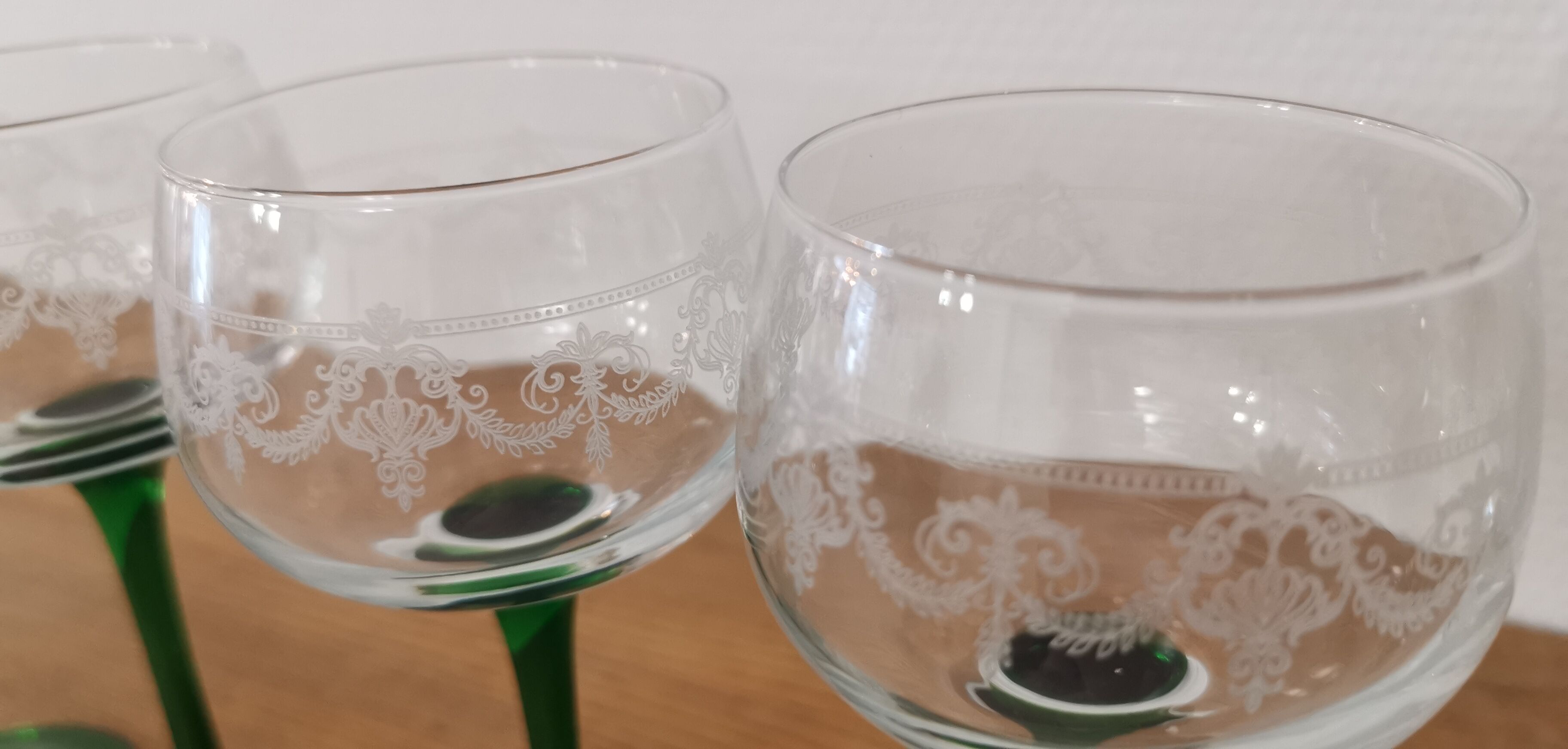 Set of 4 old green-stemmed wine glasses from Alsace Engraved vine decoration ARC cristal