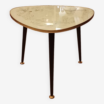 Table basse 1960, au décor de femme asiatique pied compas, superbe état.