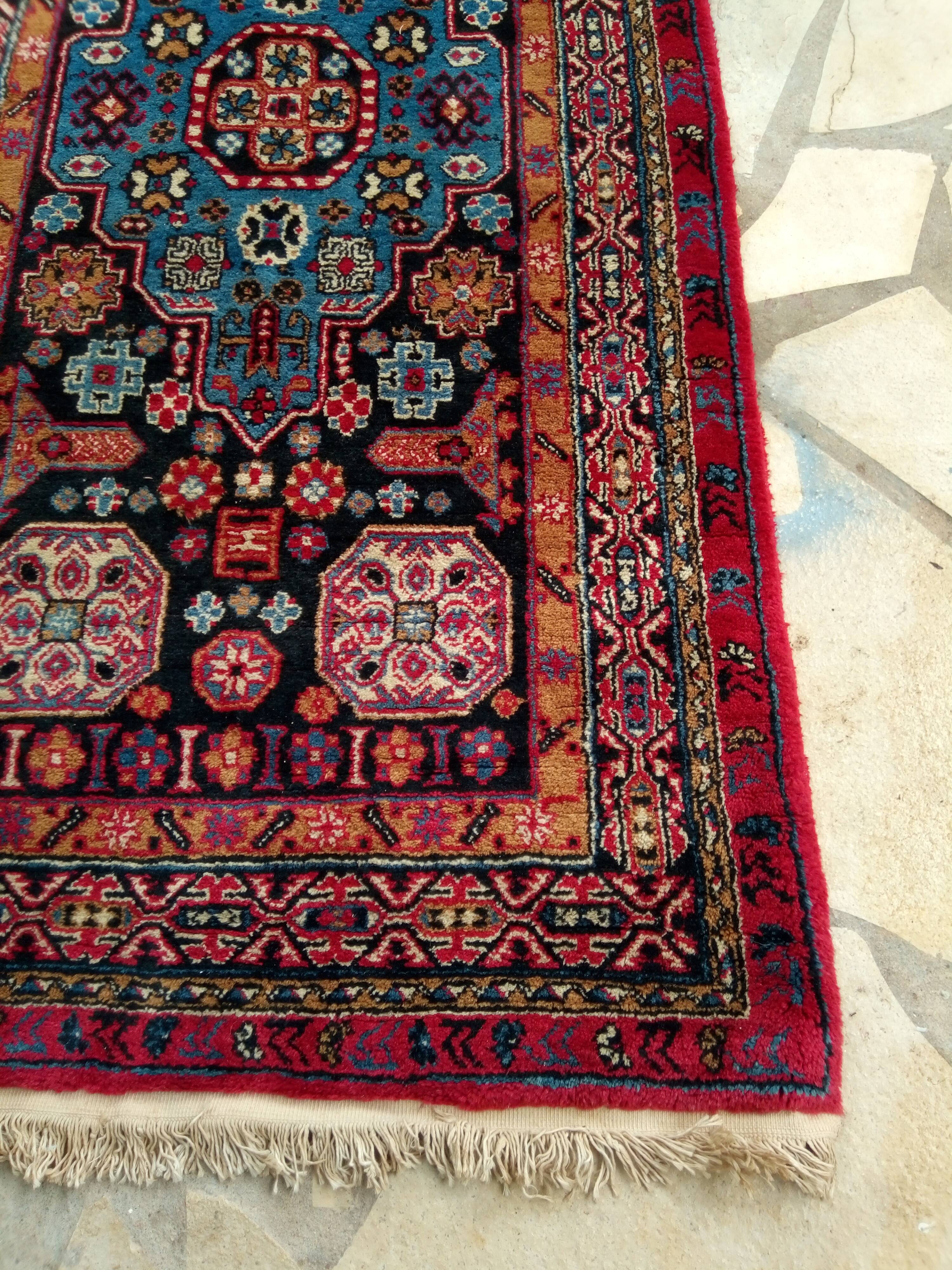 Old oriental rug made hands. 181 x 90cm