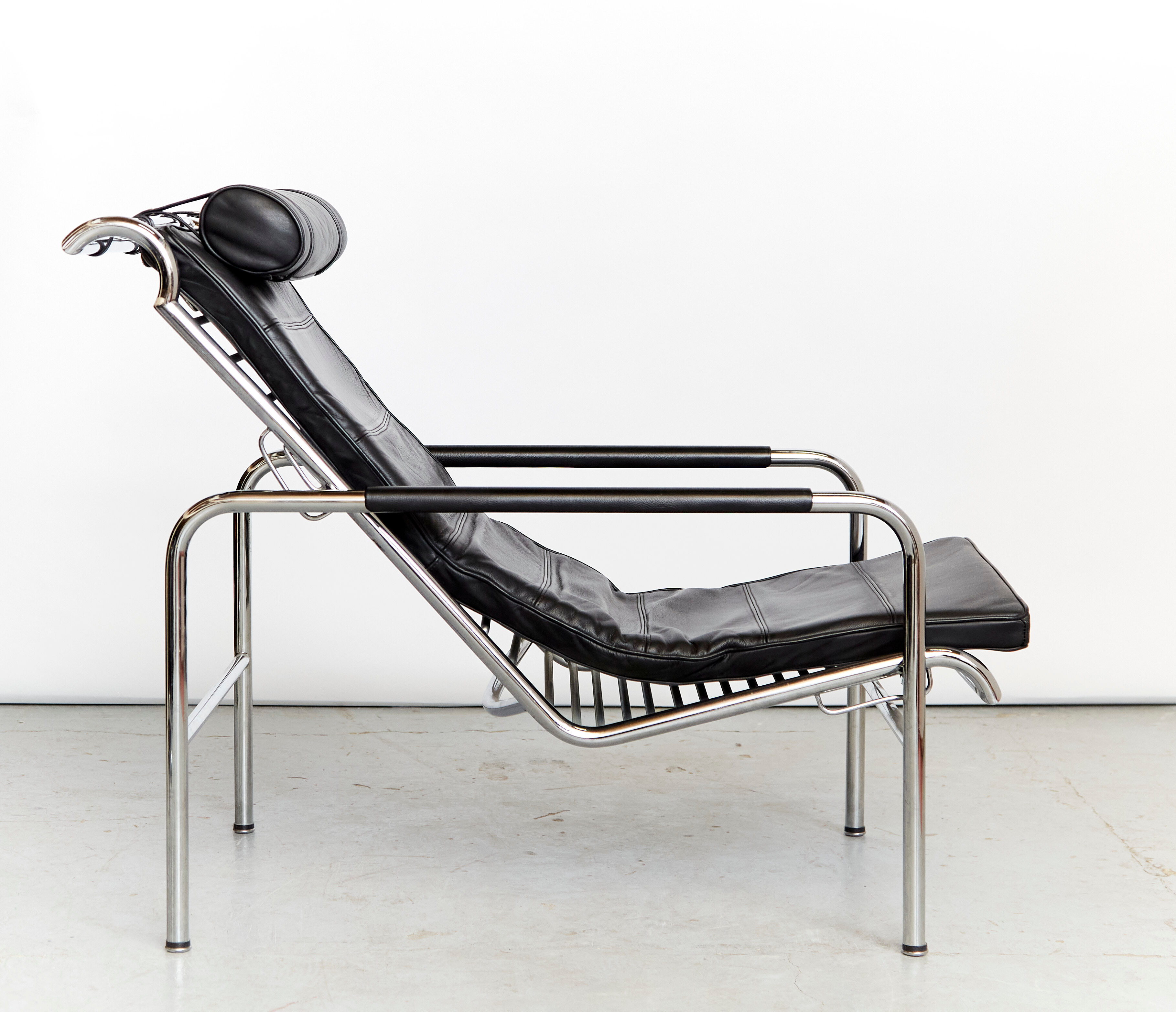 Gabriele Mucchi model Genni armchair & ottomane for Zanotta