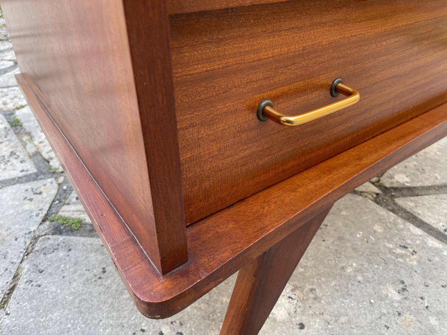Vintage commode with tapered legs