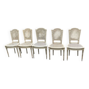 5 chaises blanches