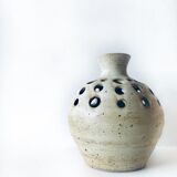 Ceramic vase pique flowers