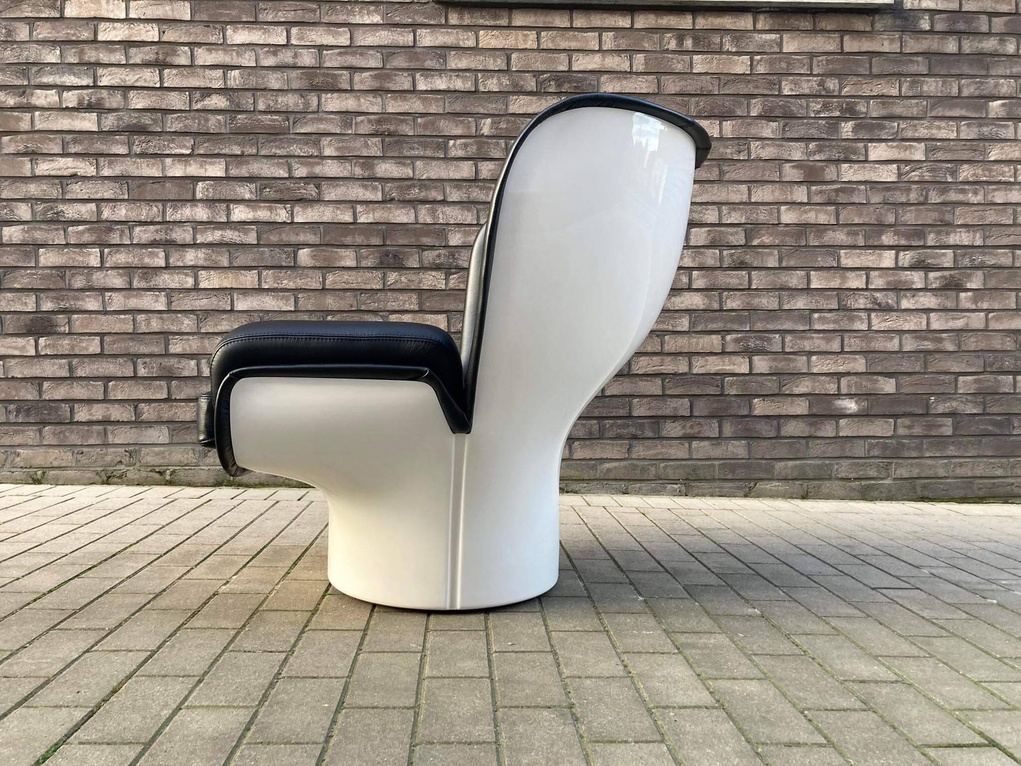 2x Joe Colombo Elda LONGHI Chair Black leather, White fiberglass