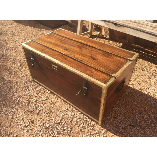 Malle en Camphrier et laiton Selency Malle en Camphrier et laiton Selency