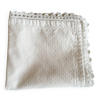 Une housse de coussin dentelle à la main