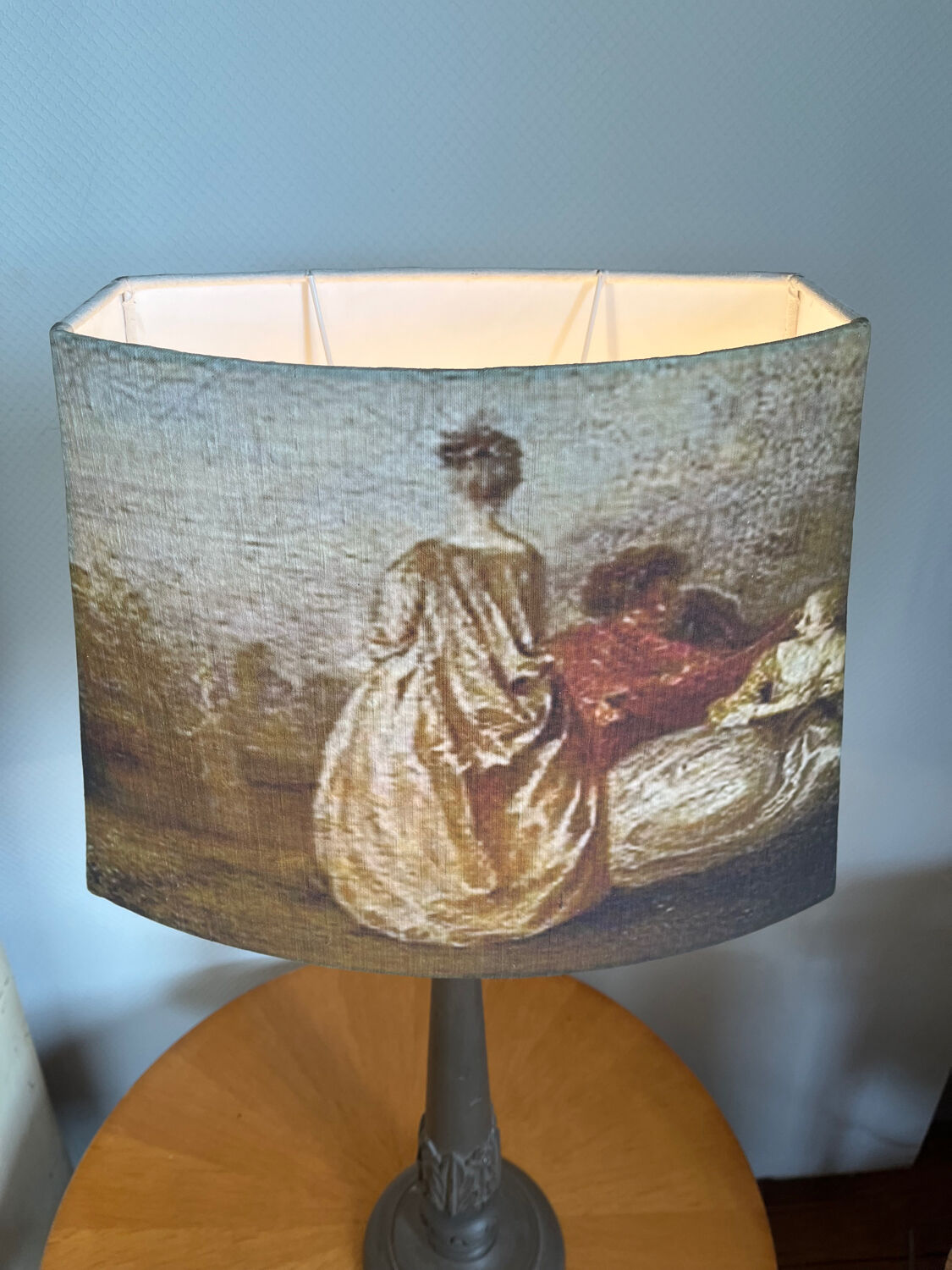 Wall tapestry pattern lampshade