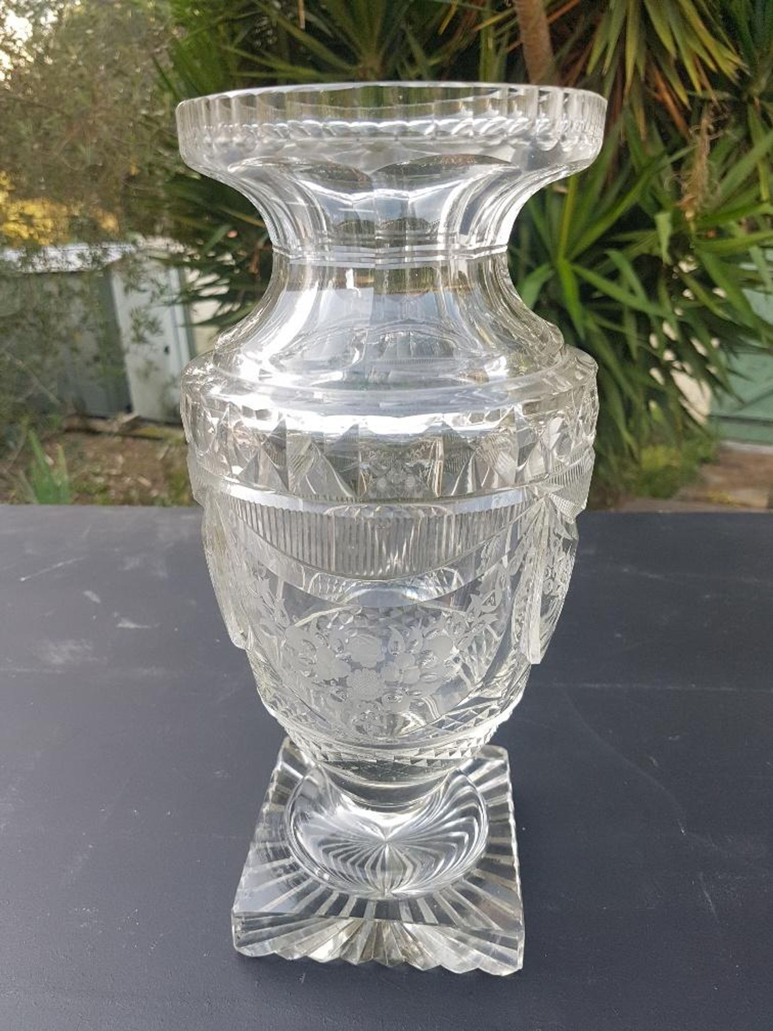 Vase cristal taillé forme Médicis