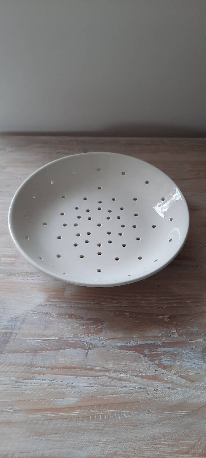 Old porcelain drainer