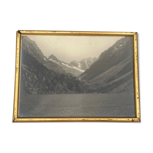 Photo en noir et blanc Lac de montagne