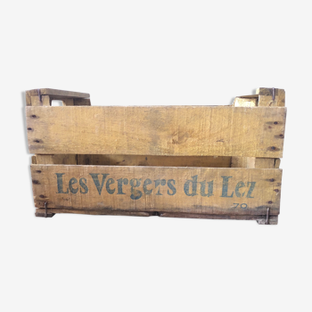 Old wooden fruit box with "Lez Orchards" marking