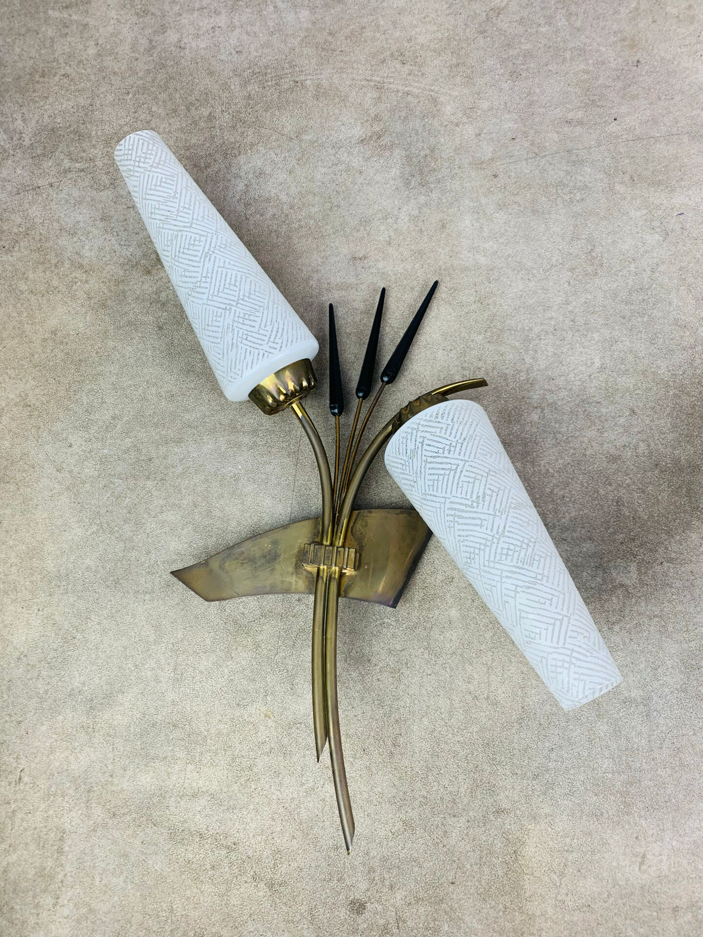 Pair of 1950s wall lights in brass and opaline tulips, Lunel/Arlus