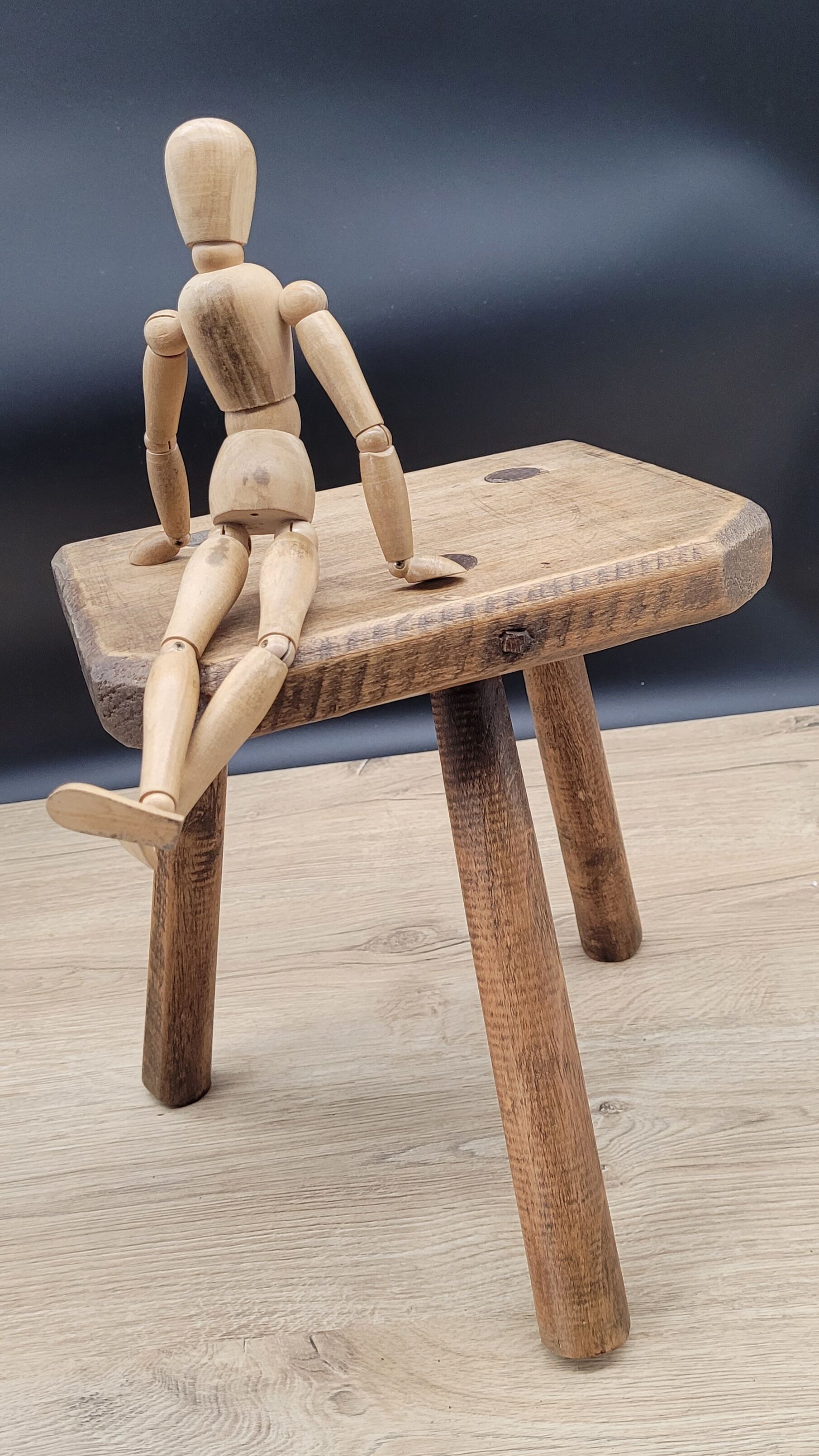 Tripod stool rectangle corners cut corners