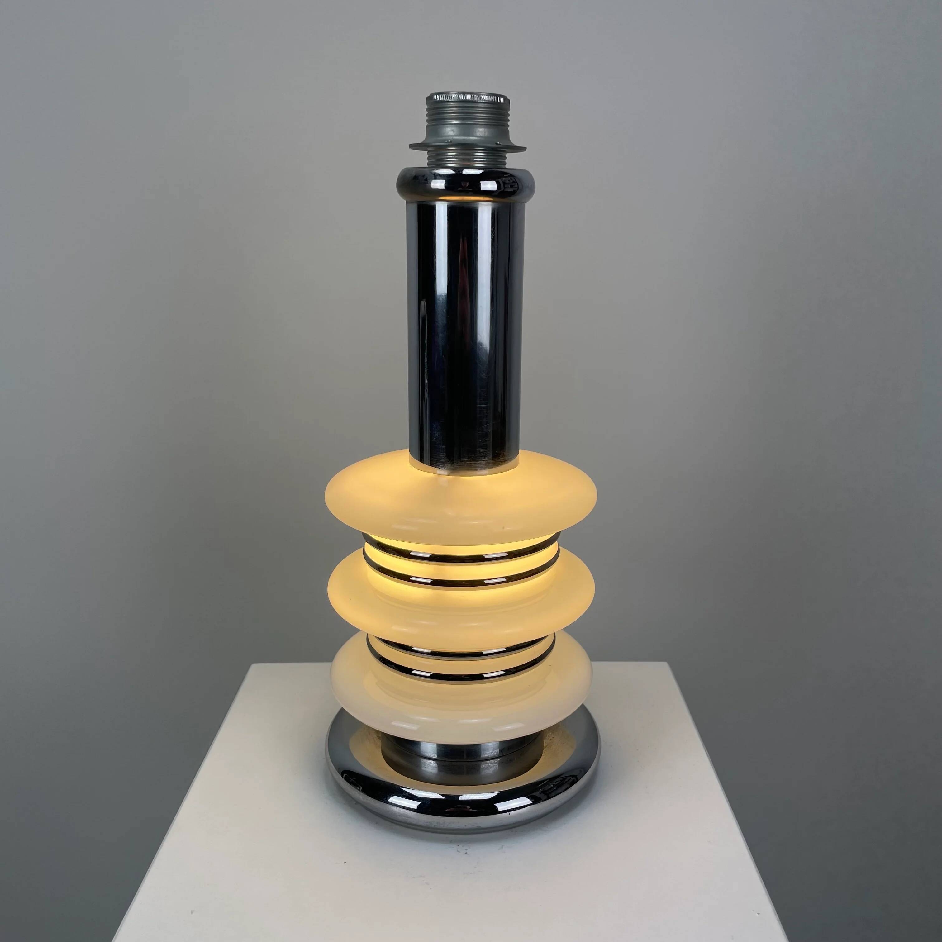 Lampe de table chrome et verre de sapce age par Hustadt Leuchten 1970