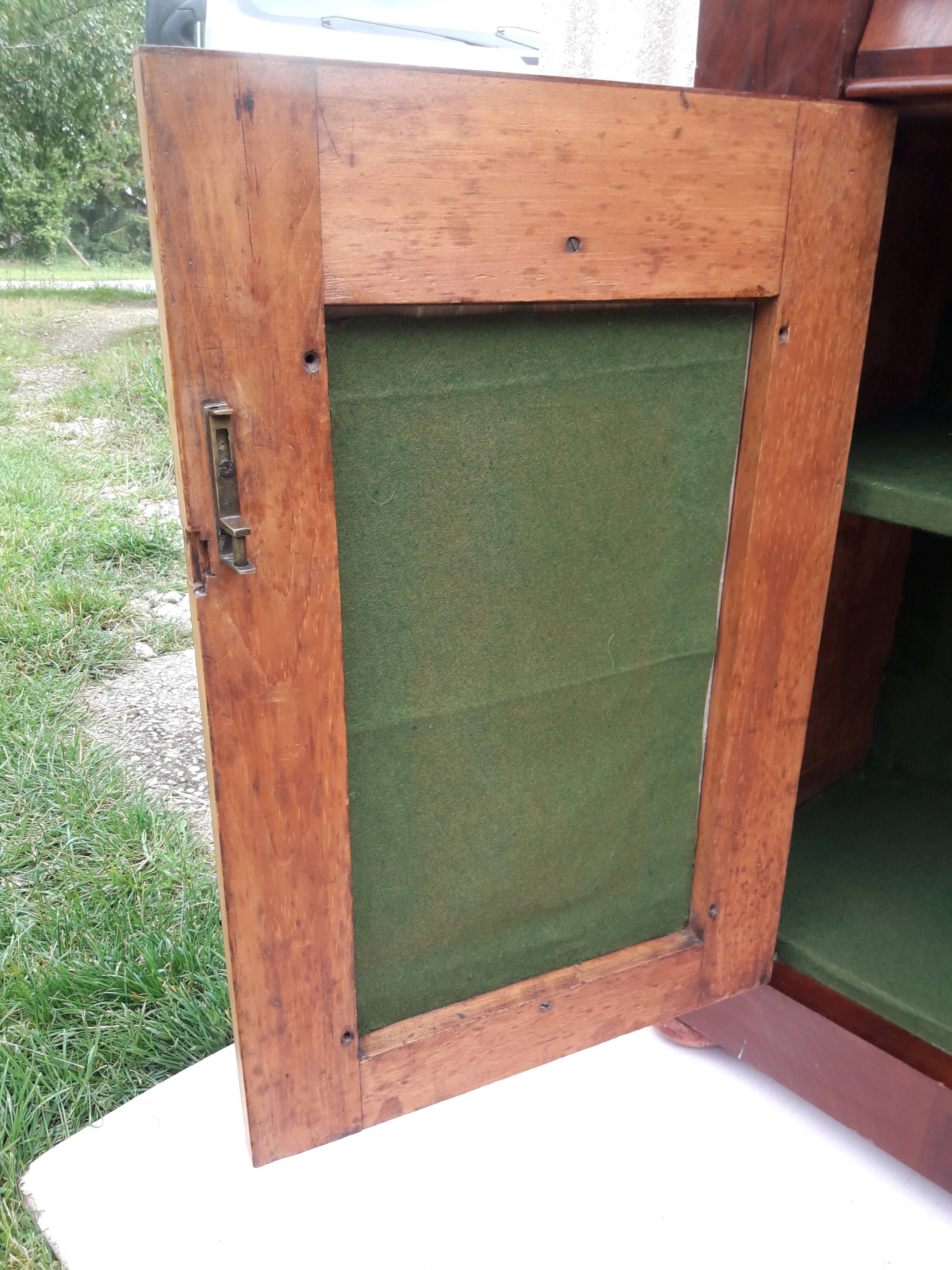Stepped buffet in flamed mahogany veneer