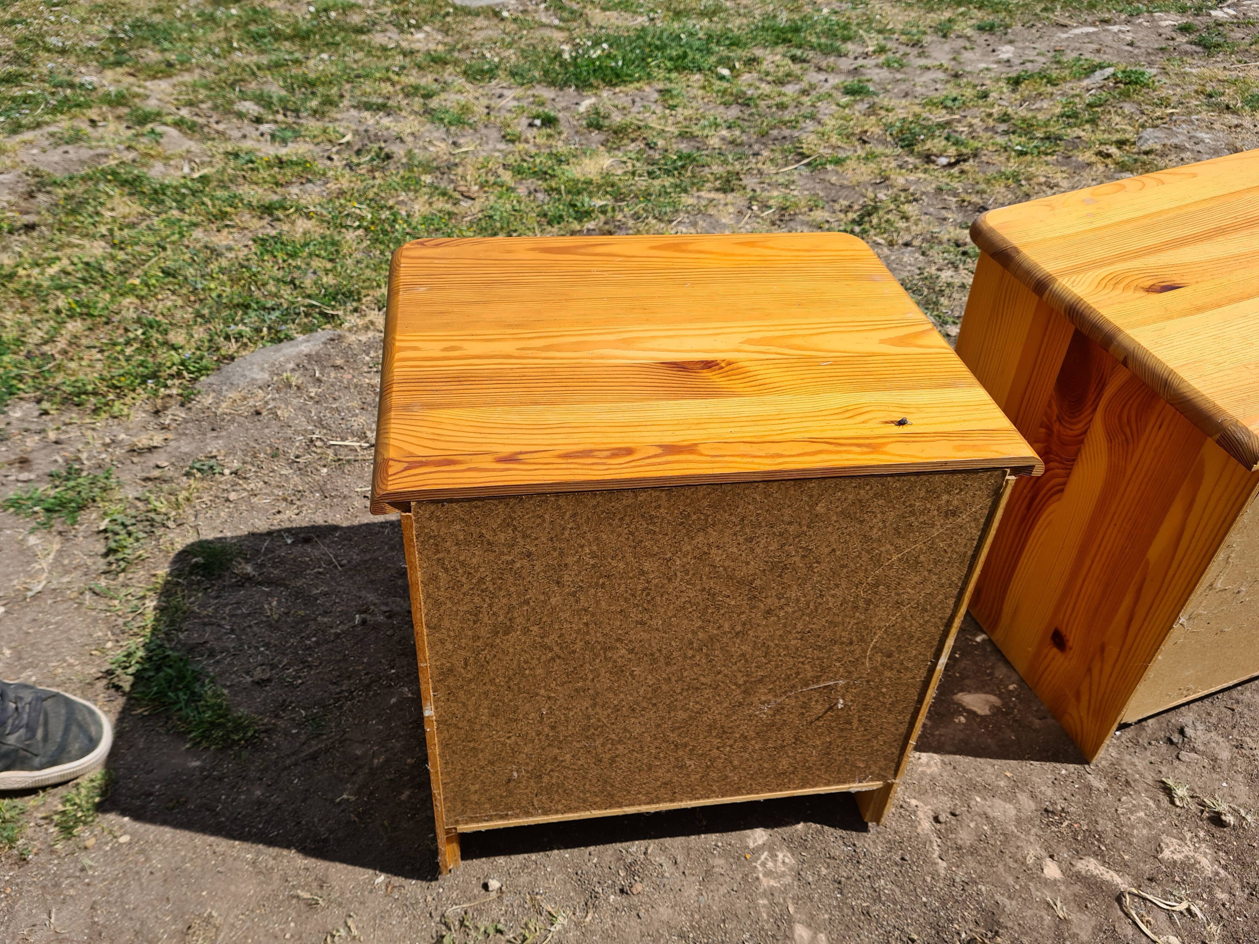 Series of two night tables