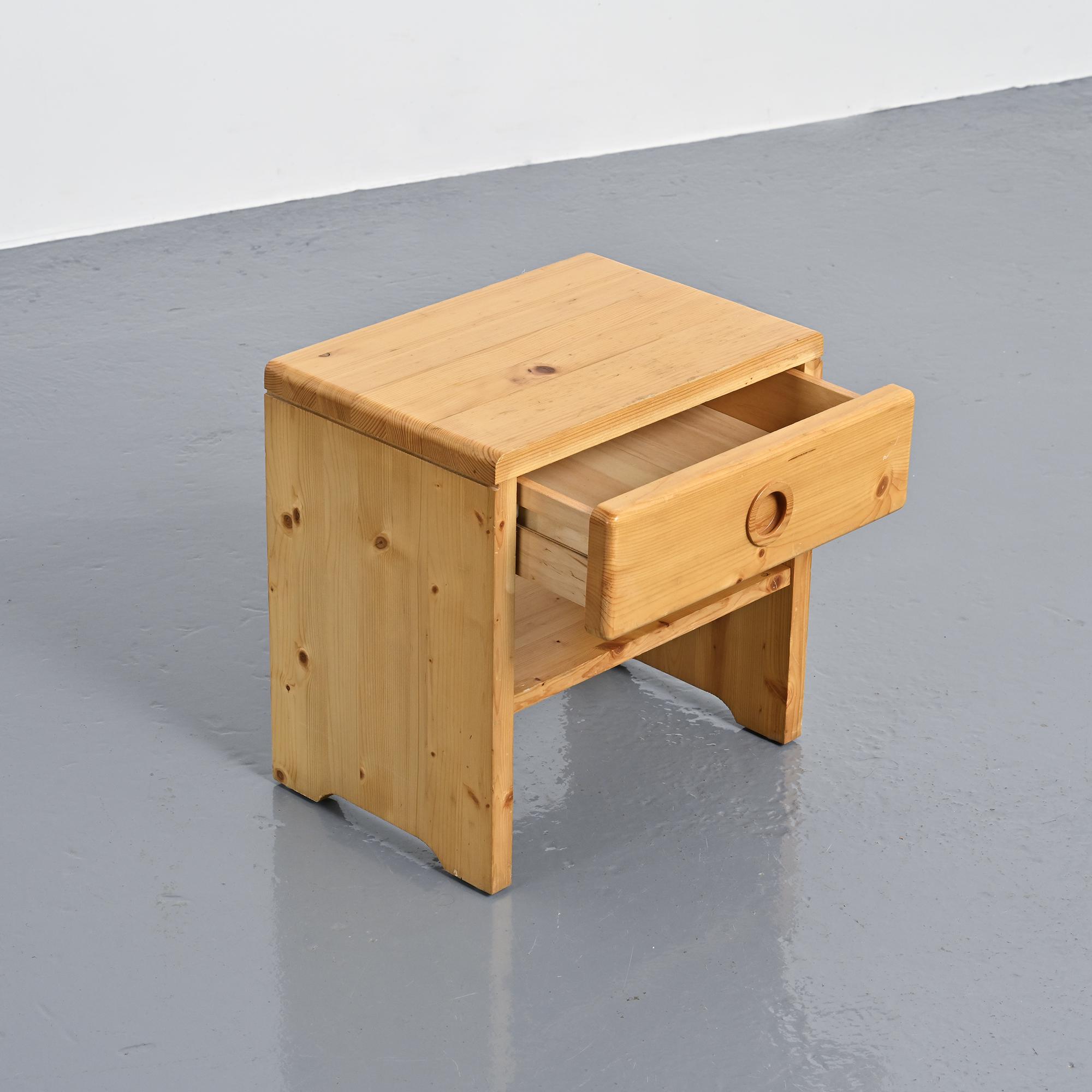 Pair of bedside tables from Arcs in solid pine, circa 1975.