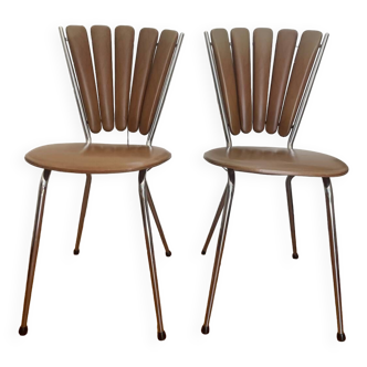 Pair of petal chairs in Skai and chrome metal, 1970s.